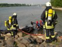 Kleine Yacht abgebrannt Koeln Hoehe Zoobruecke Rheinpark P072